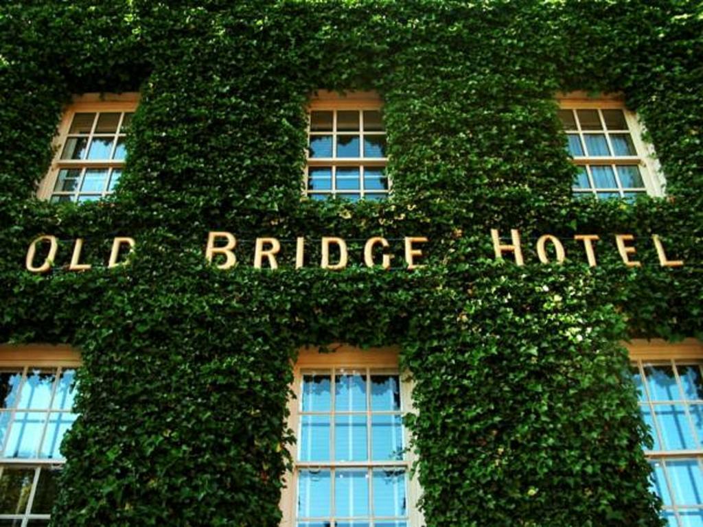 The Old Bridge Hotel ฮันติงตัน ภายนอก รูปภาพ